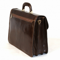 Luxusní kožená taška-aktovka v hnědé barvě - zadní strana tašky. 
