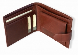 Pánská hnědá kožená peněženka s kapsami na kreditní karty a doklady - vnitřní členění.
